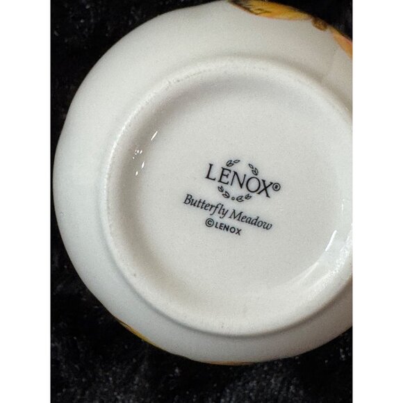 Lenox Butterfly Ceramic Mugs With Pink & White Finish - Picture 9 of 10